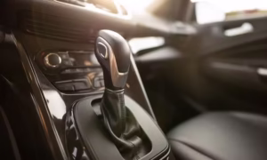 Waarom je auto minder soepel schakelt bij koud weer en wat je eraan kunt doen