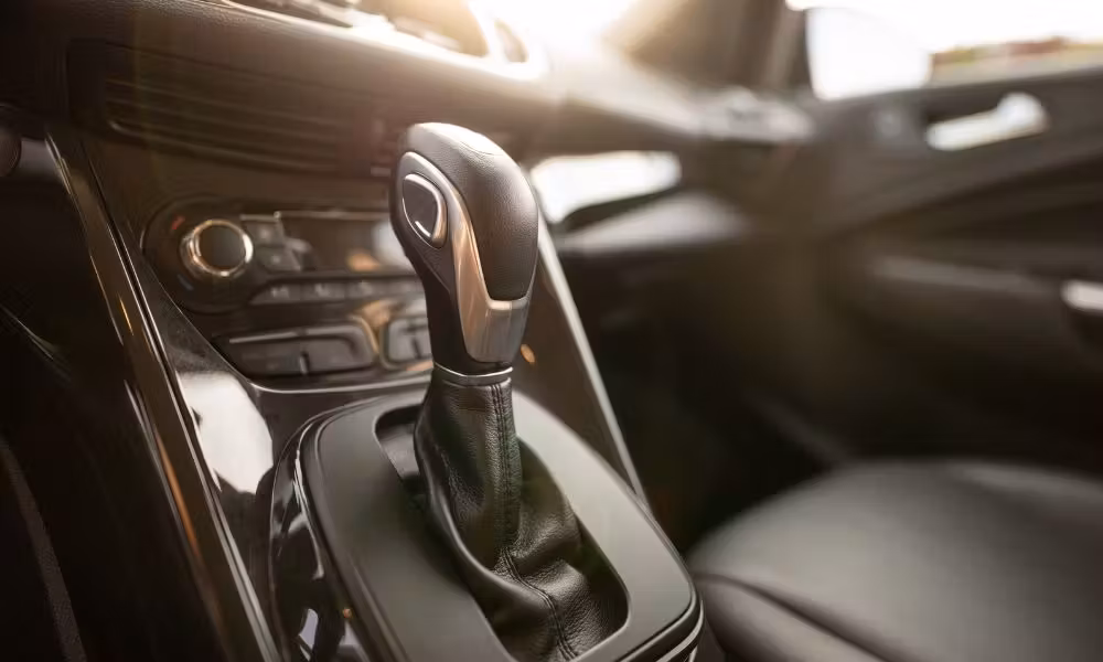 Waarom je auto minder soepel schakelt bij koud weer en wat je eraan kunt doen