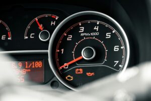 Is doorrijden met een brandend motorlampje gevaarlijk?